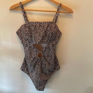 Shade and shore cut out underwire swimsuit 34D, subtle  animal leopard print